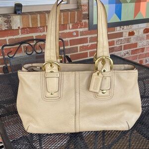 Y2K Coach Soho Collection cream pebbled leather bag